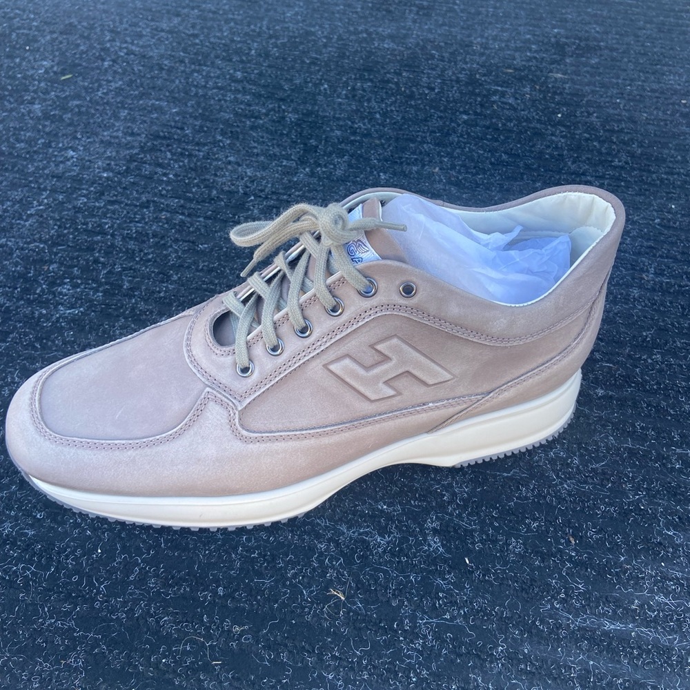 Beautiful pair of HOGAN men sneakers. I got them as a gift, too big for my feet